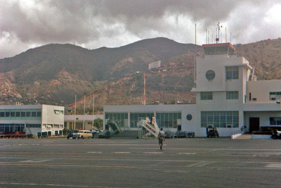 1962_02_13_002_CaracasAirport