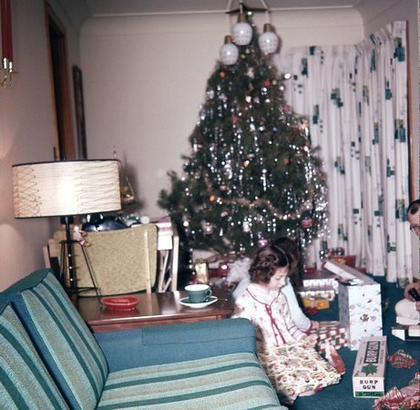1963_12_25_002_ChristmasMorning