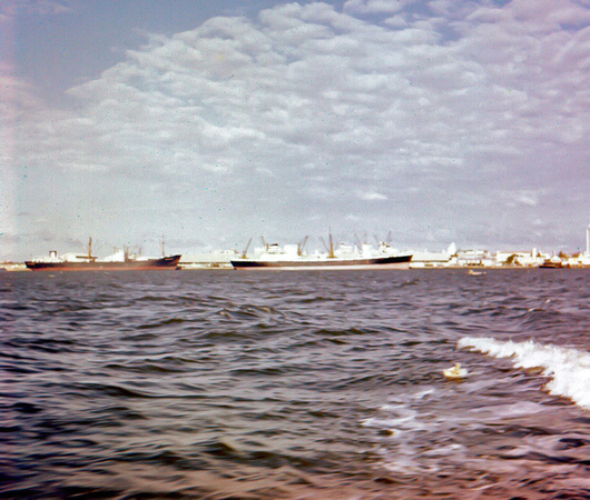 1962_02_14_002_Maracaibo_OilFreighters