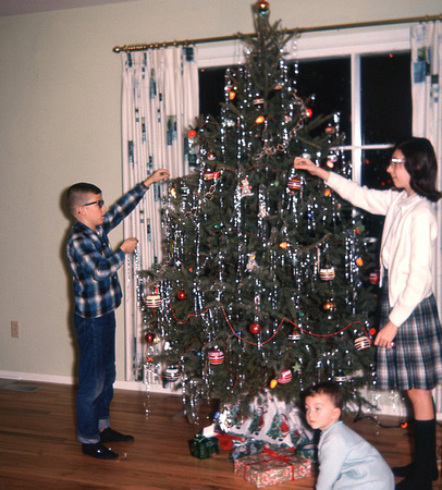 1966_12_xx_002_Christmas_1st_TreeInNewHome