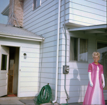 1968_05_xx_002_SeniorProm_JanYoung